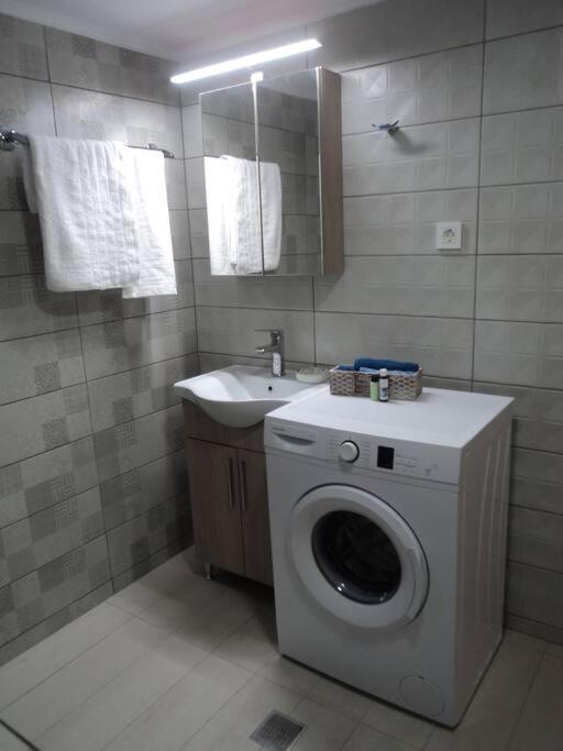 The Getaway Apartment Agia Marina  Bagian luar foto