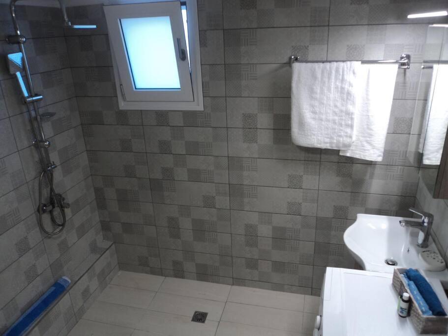 The Getaway Apartment Agia Marina  Bagian luar foto