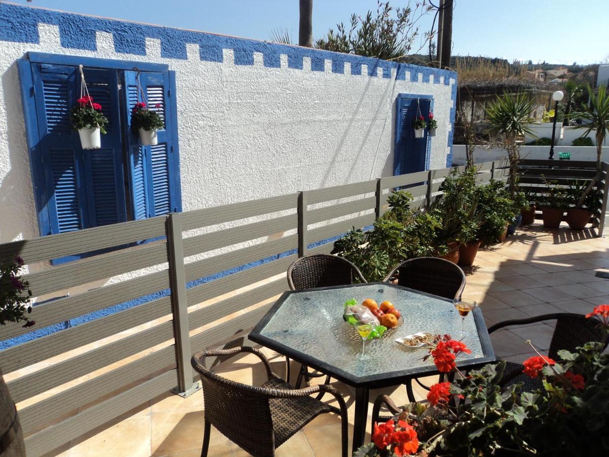 The Getaway Apartment Agia Marina  Bagian luar foto