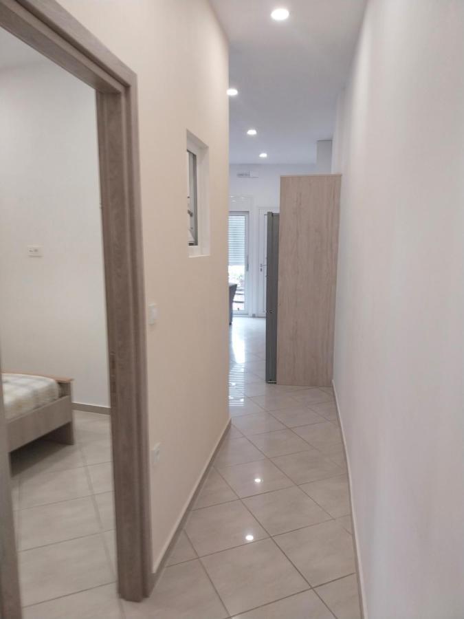 The Getaway Apartment Agia Marina  Bagian luar foto