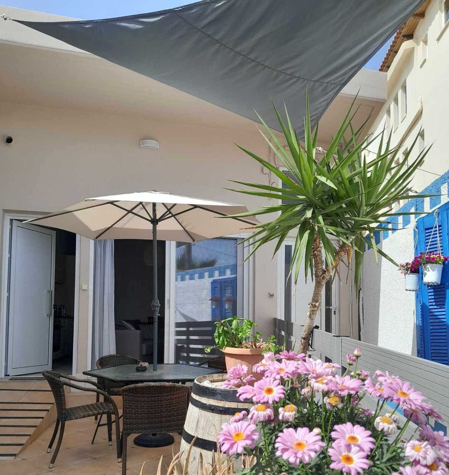 The Getaway Apartment Agia Marina  Bagian luar foto